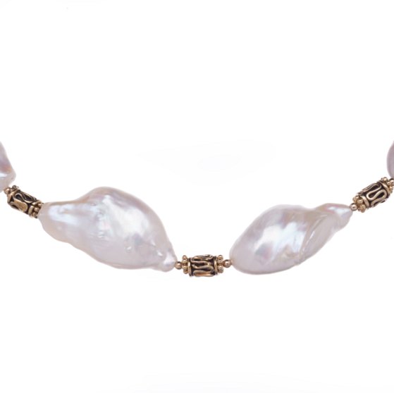 baroque white fresh water pearls necklace